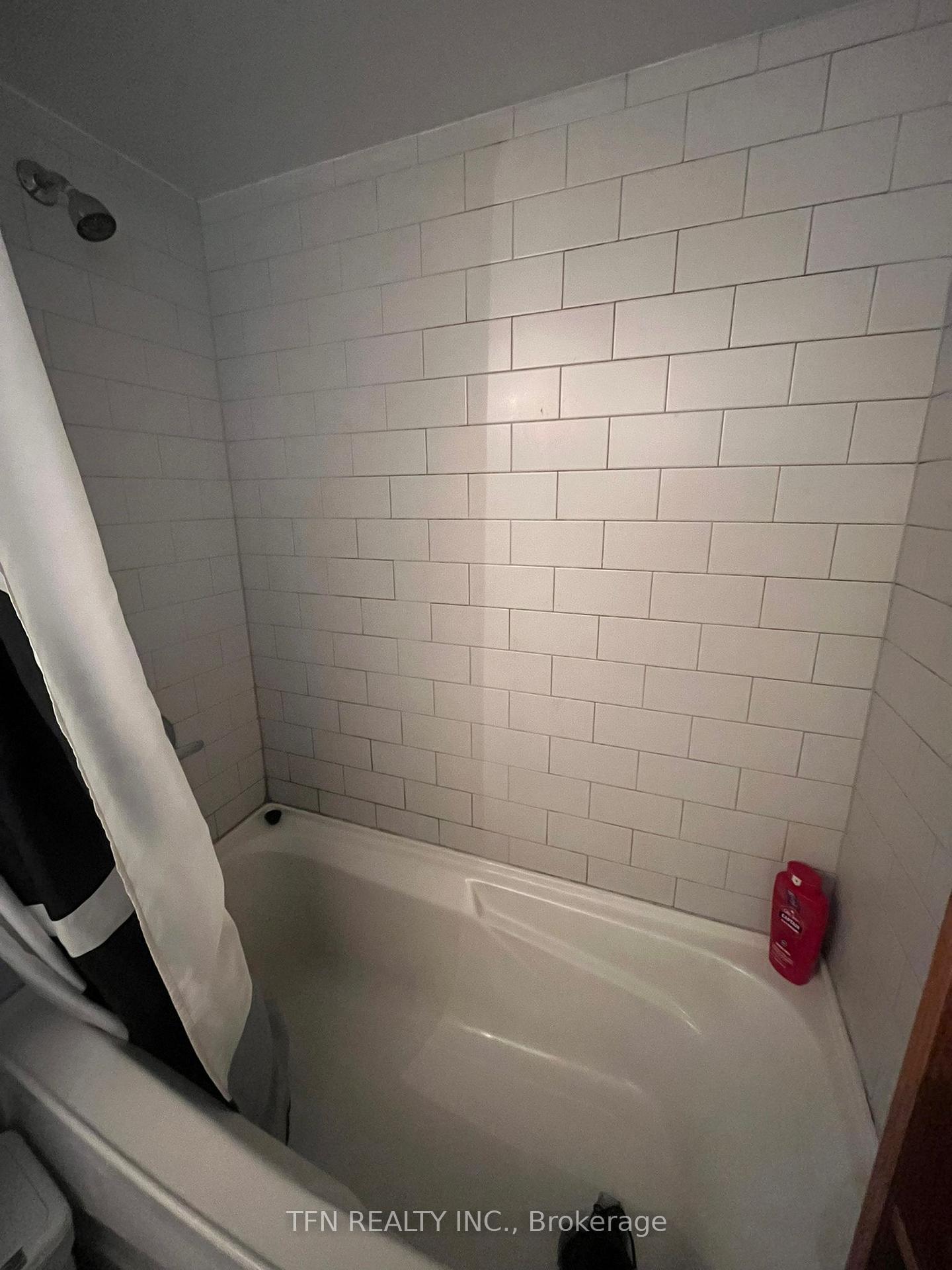 230 King Street E 1001