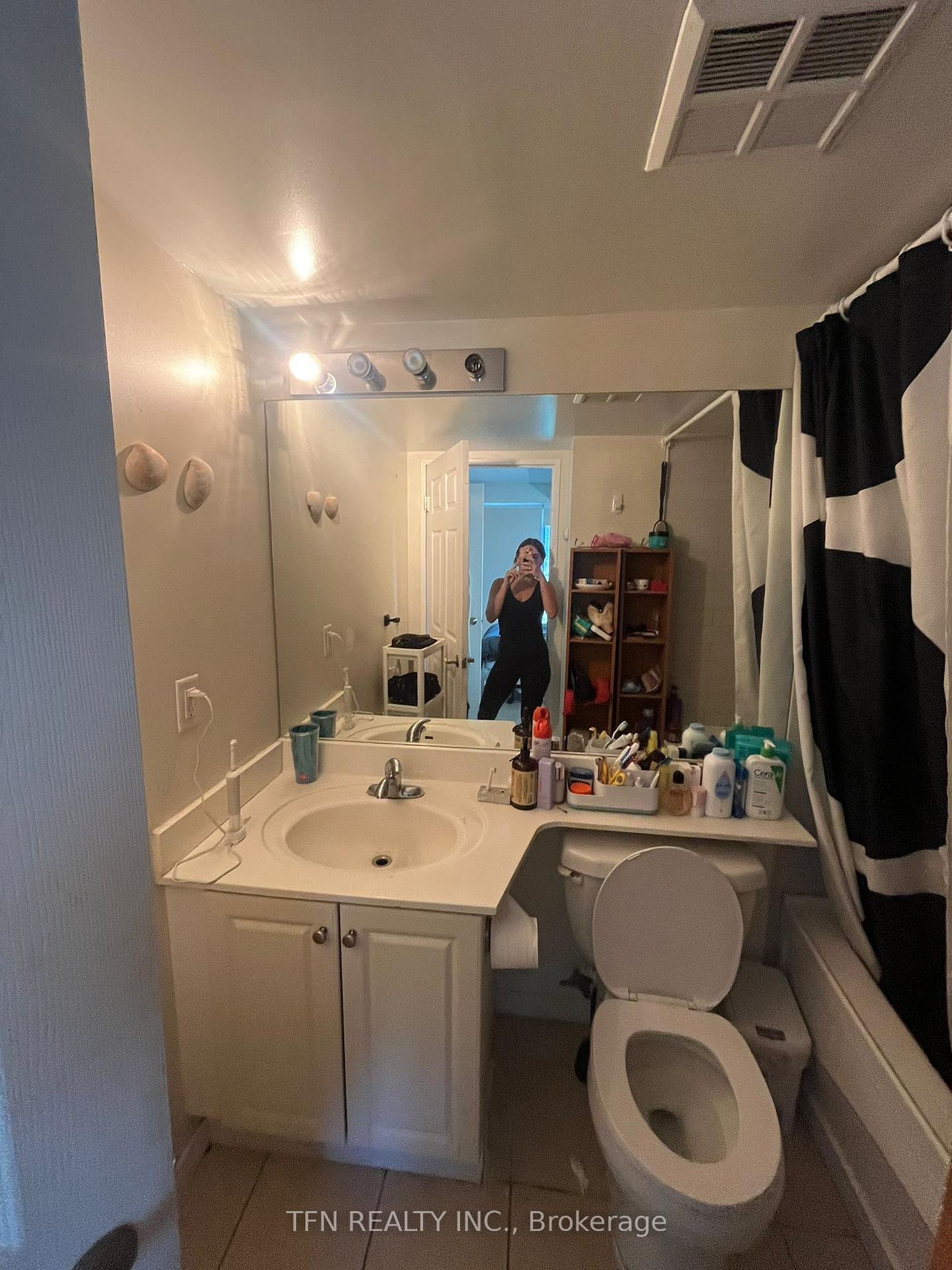 230 King Street E 1001