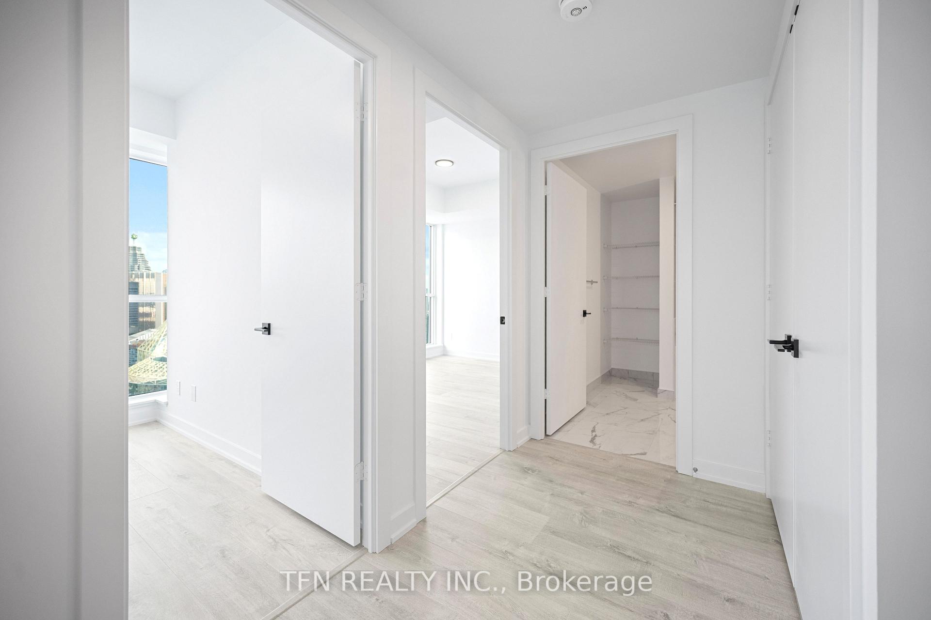 327 King Street W 4506, Toronto Unit: 4506