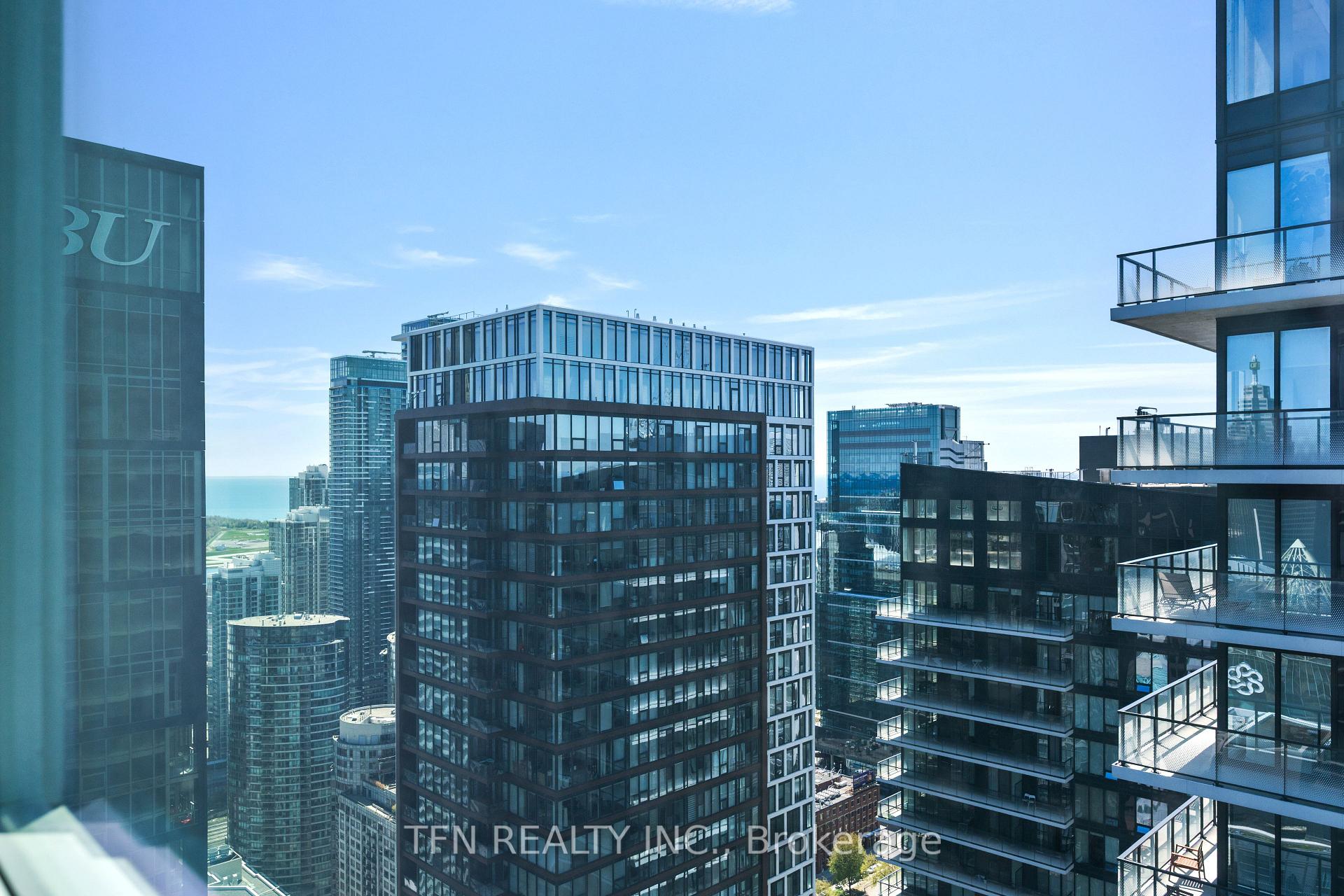 327 King Street W 4704, Toronto Unit: 4704