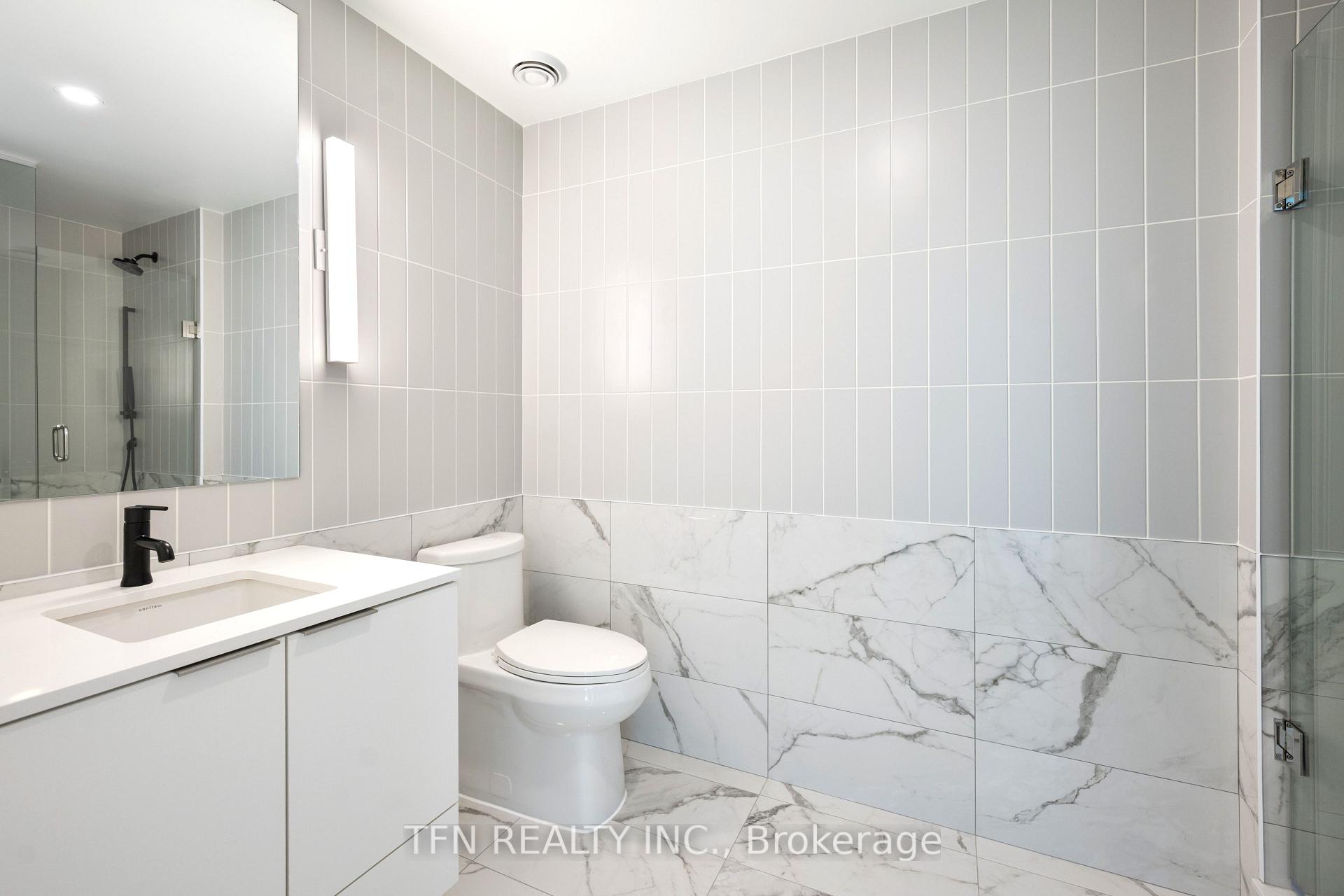 327 King Street W 4704, Toronto Unit: 4704