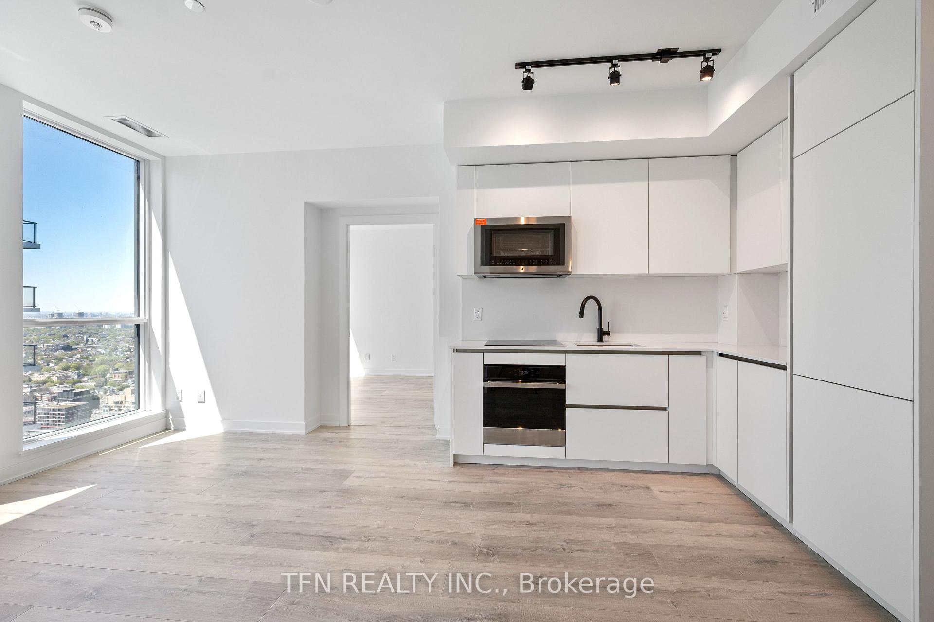 327 King Street W 4704, Toronto Unit: 4704