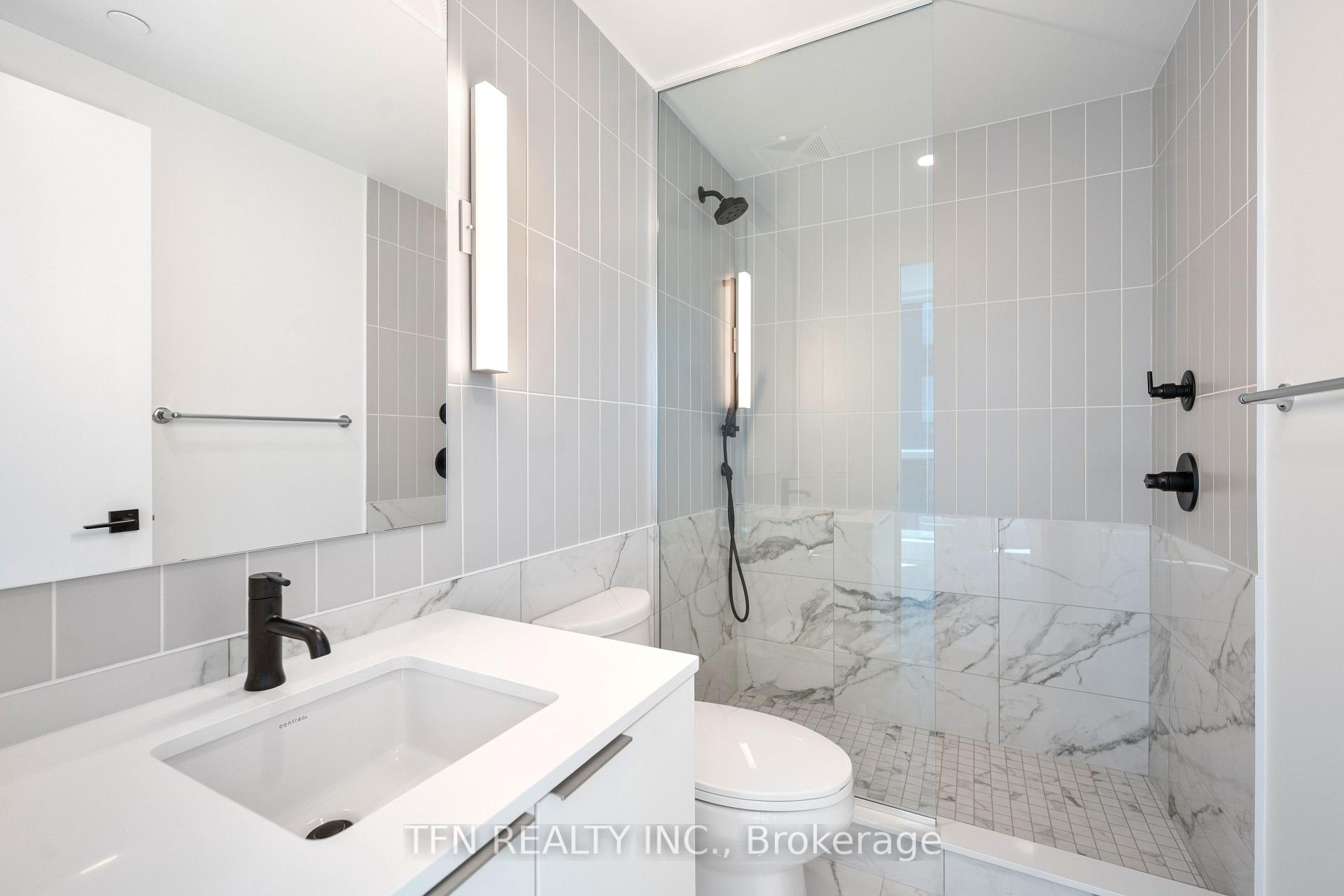 327 King Street W 4704, Toronto Unit: 4704
