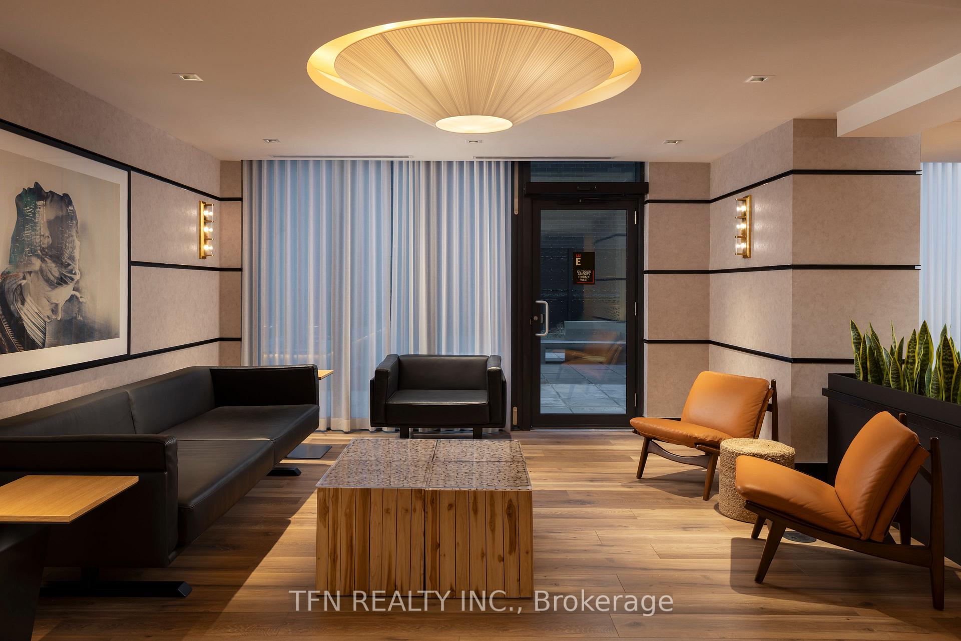327 King Street W 4704, Toronto Unit: 4704