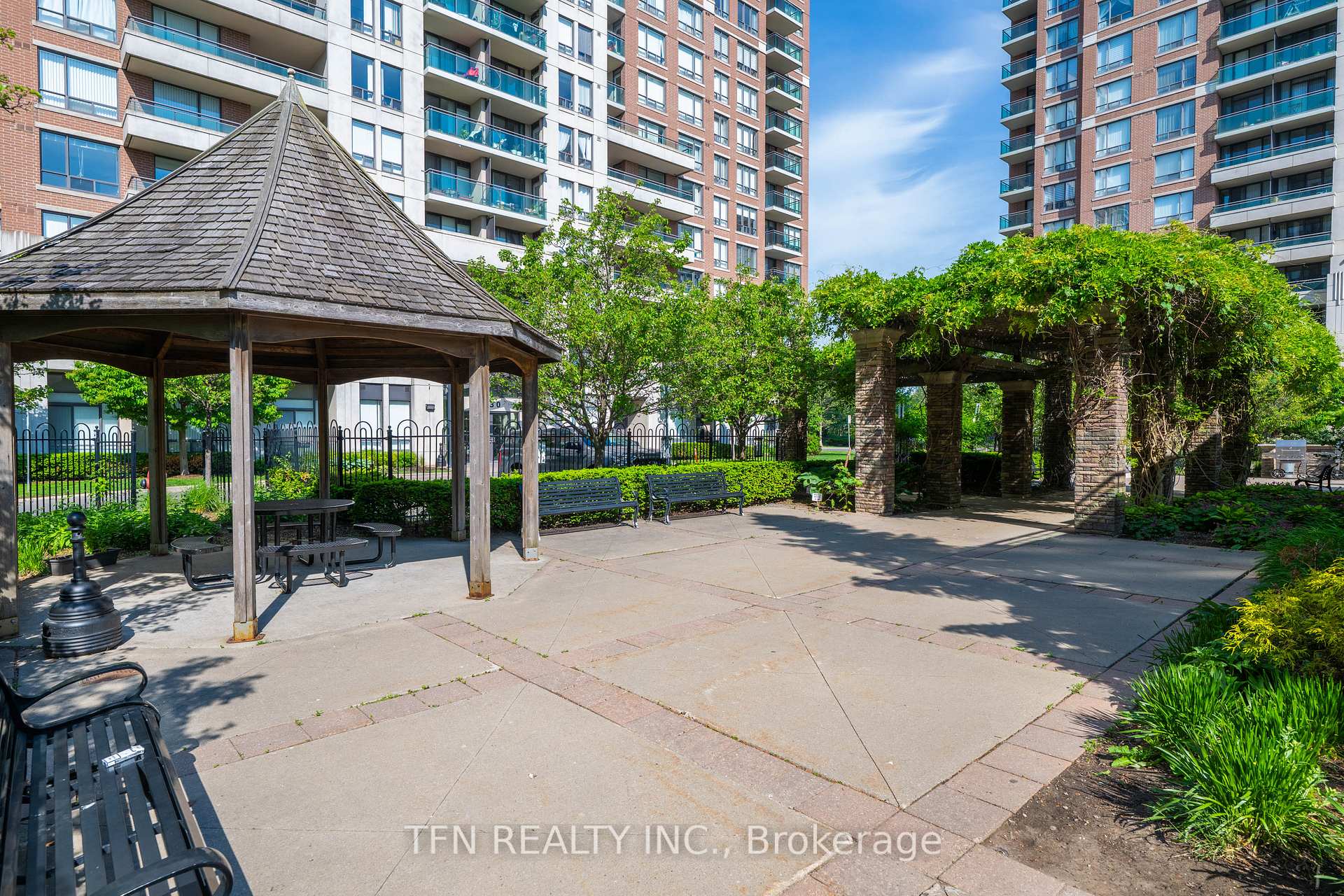 310 Red Maple Road 605