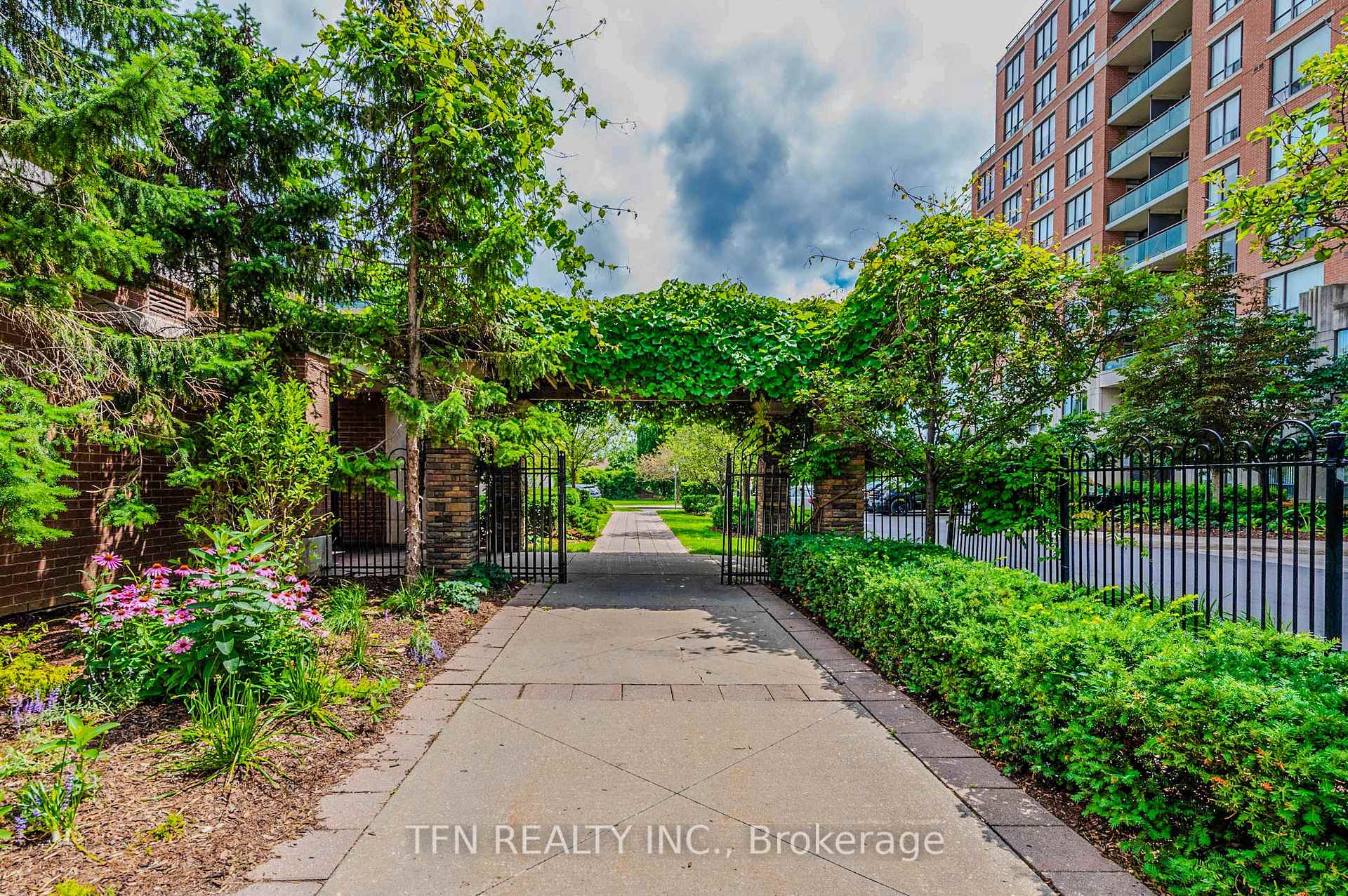 310 Red Maple Road 605