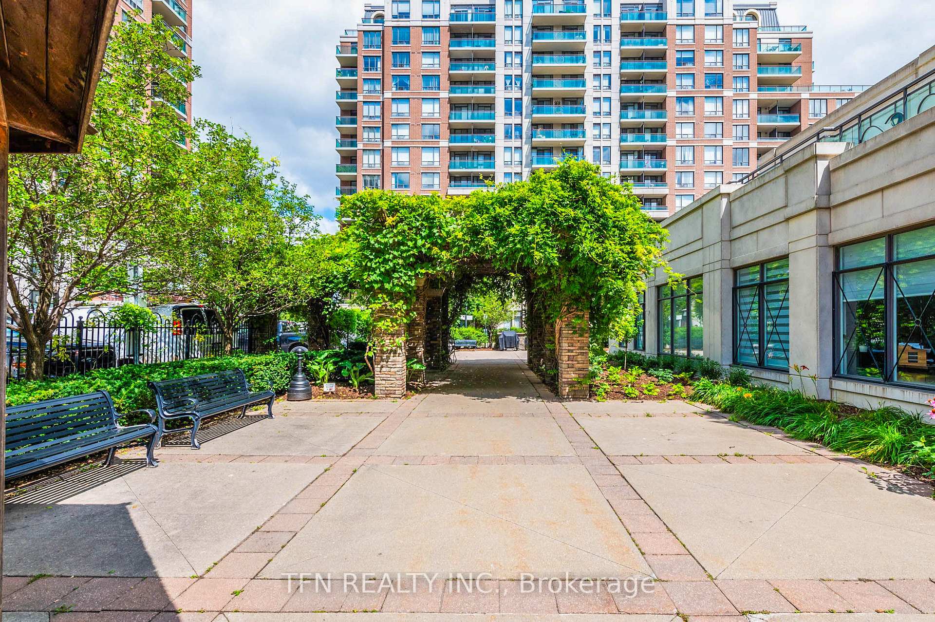 310 Red Maple Road 605