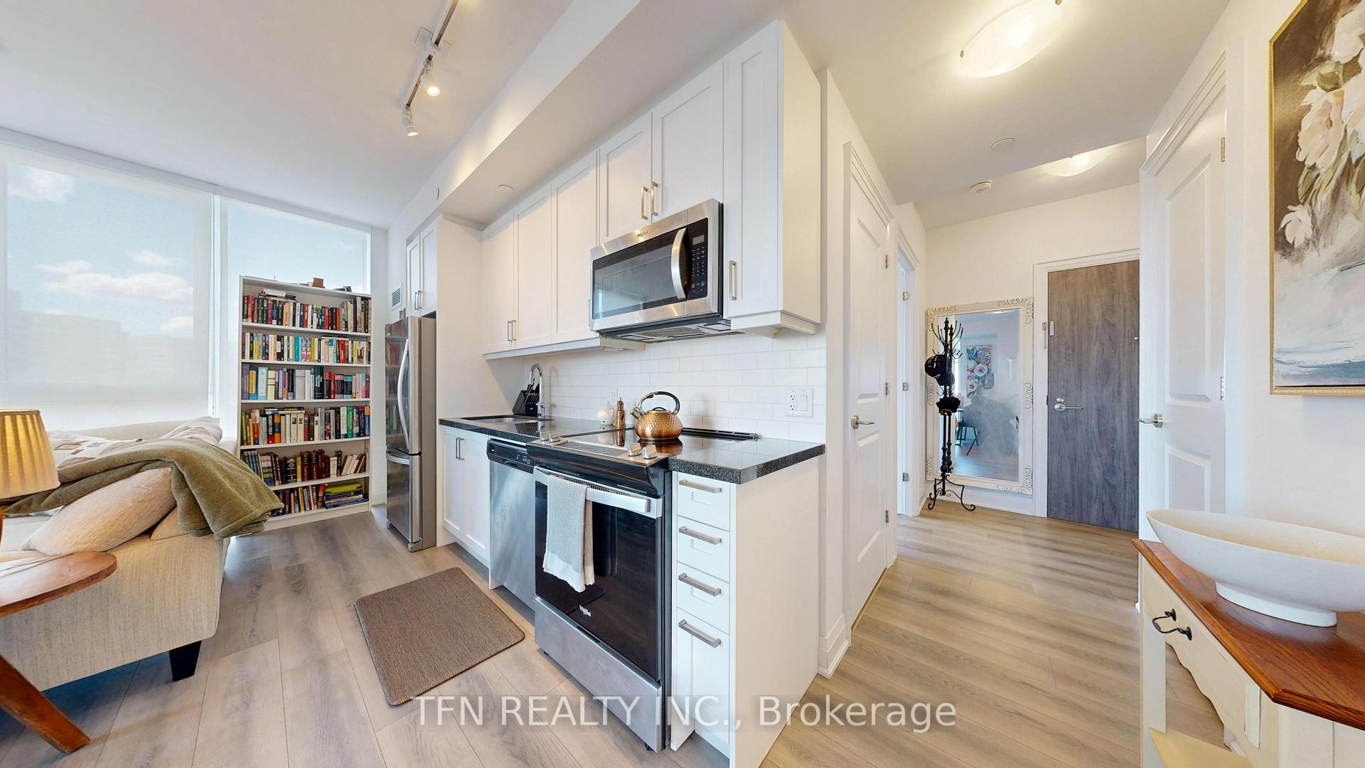10 Gatineau Drive W 602