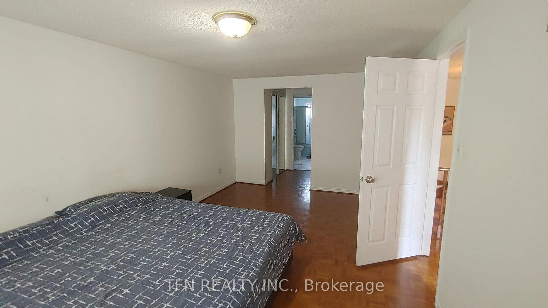 112 Trafalgar Square