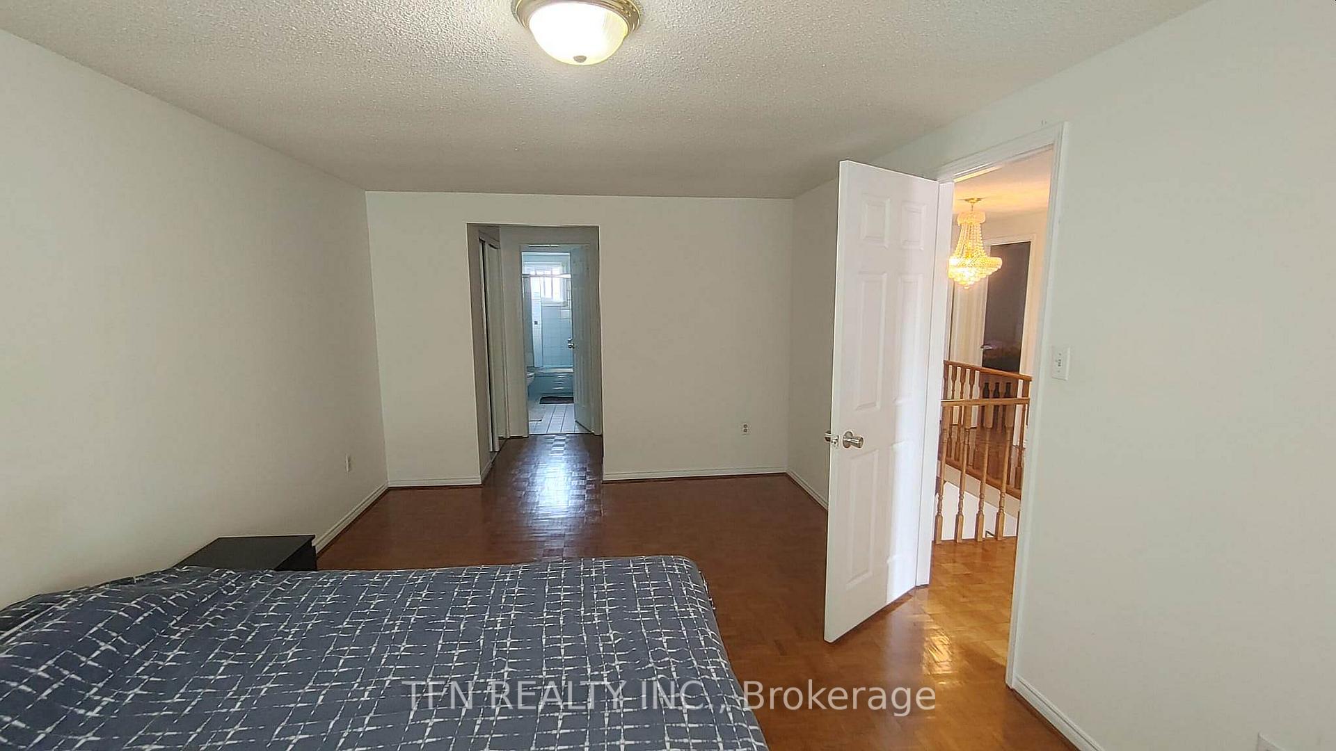 112 Trafalgar Square