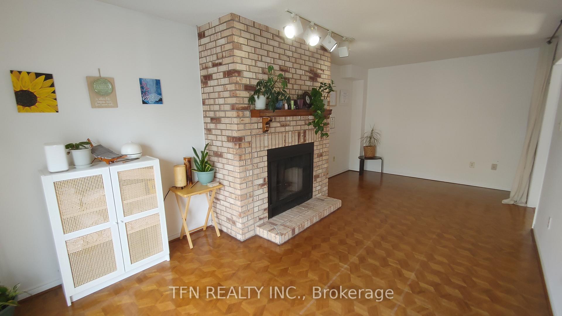 112 Trafalgar Square