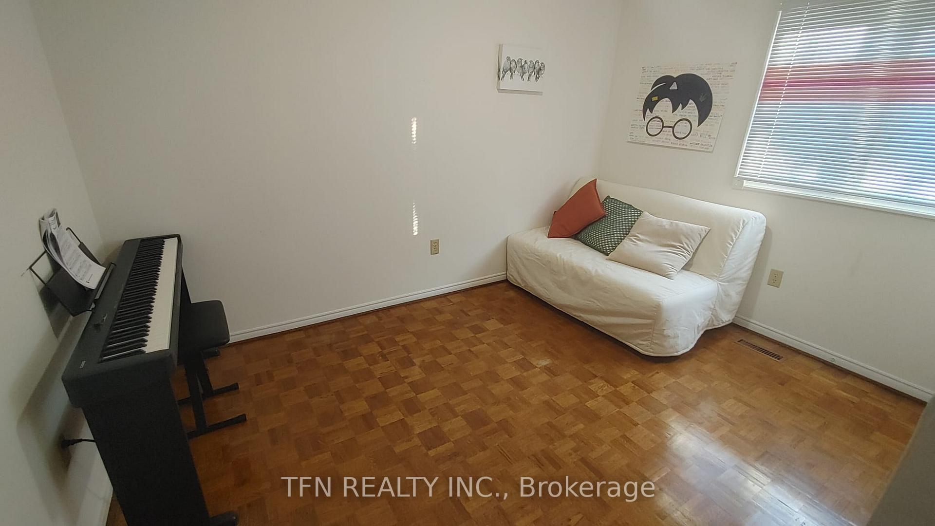 112 Trafalgar Square