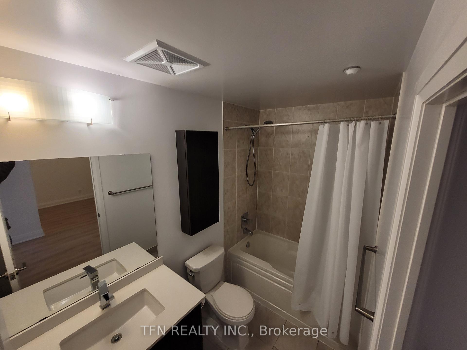 7900 Bathurst Street 524