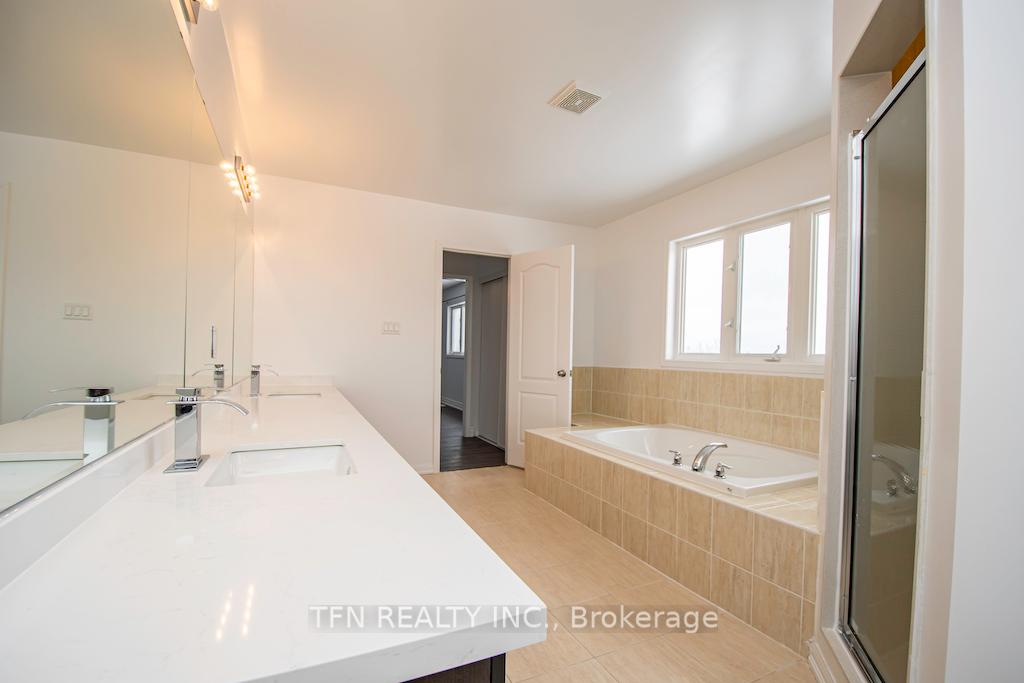 24 Don Hadden Crescent