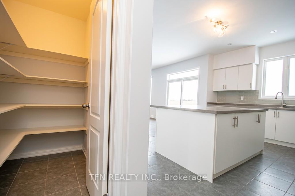 24 Don Hadden Crescent