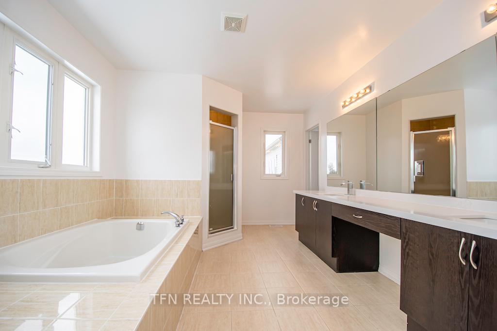 24 Don Hadden Crescent