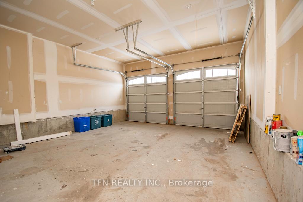 24 Don Hadden Crescent