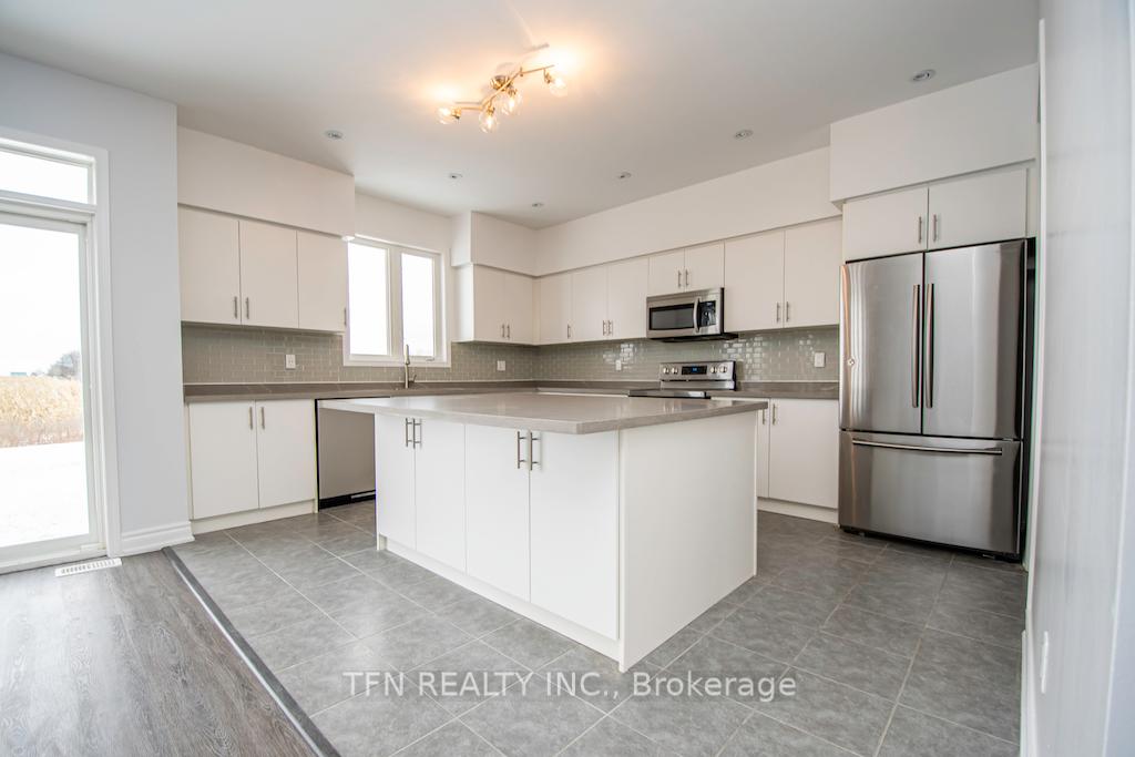 24 Don Hadden Crescent