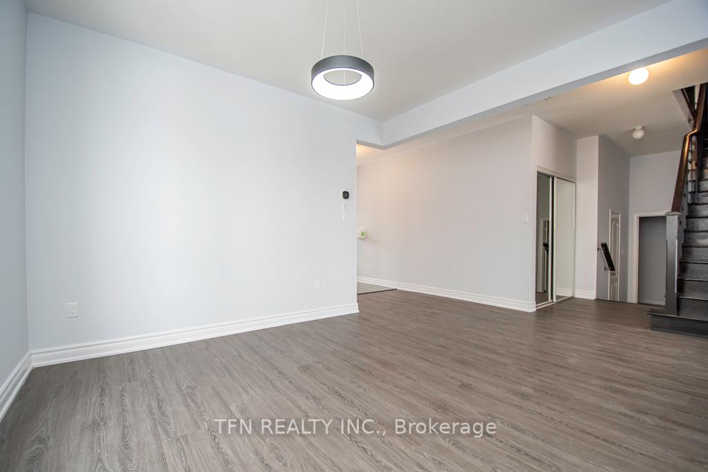 24 Don Hadden Crescent