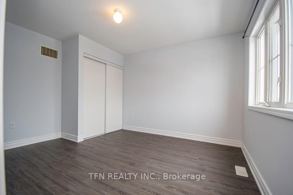 24 Don Hadden Crescent
