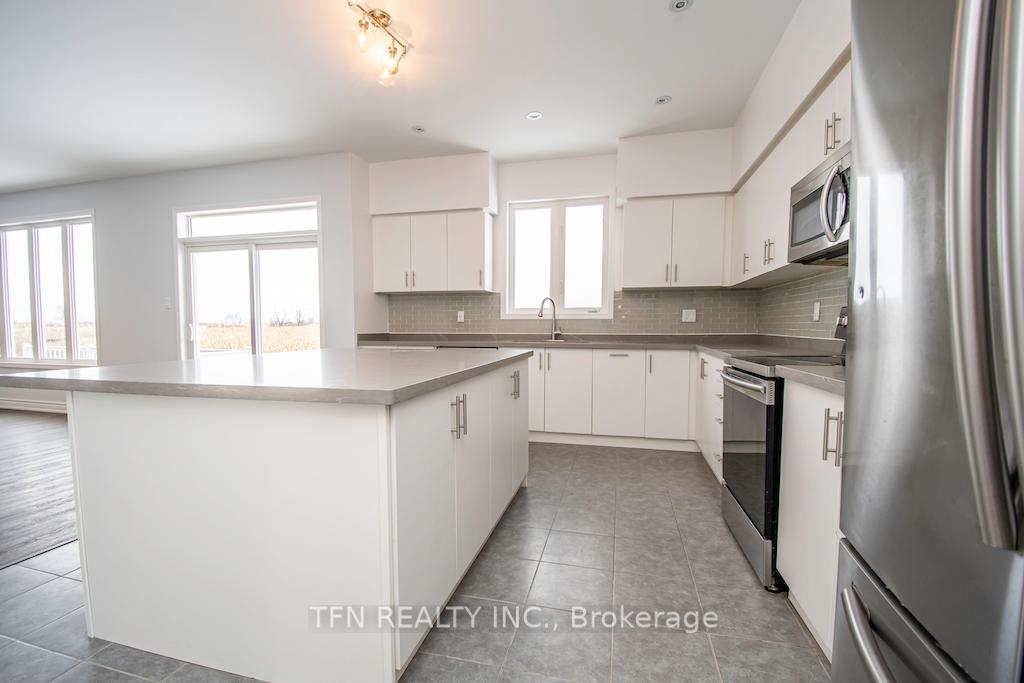 24 Don Hadden Crescent