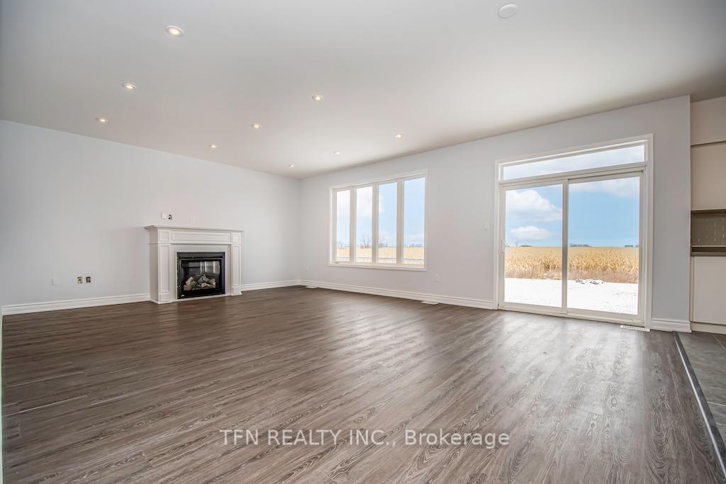 24 Don Hadden Crescent