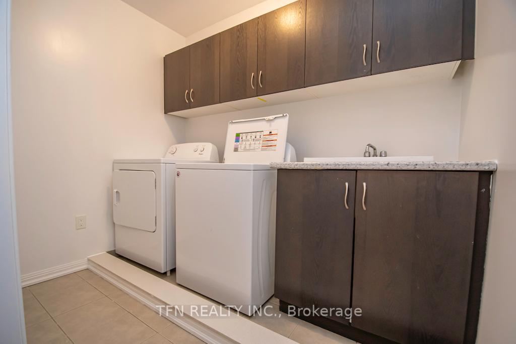 24 Don Hadden Crescent
