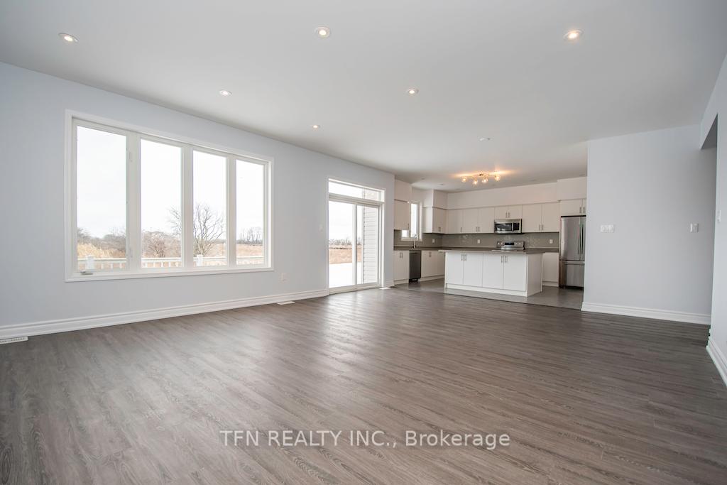 24 Don Hadden Crescent