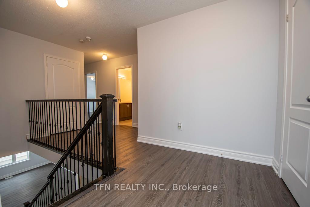 24 Don Hadden Crescent