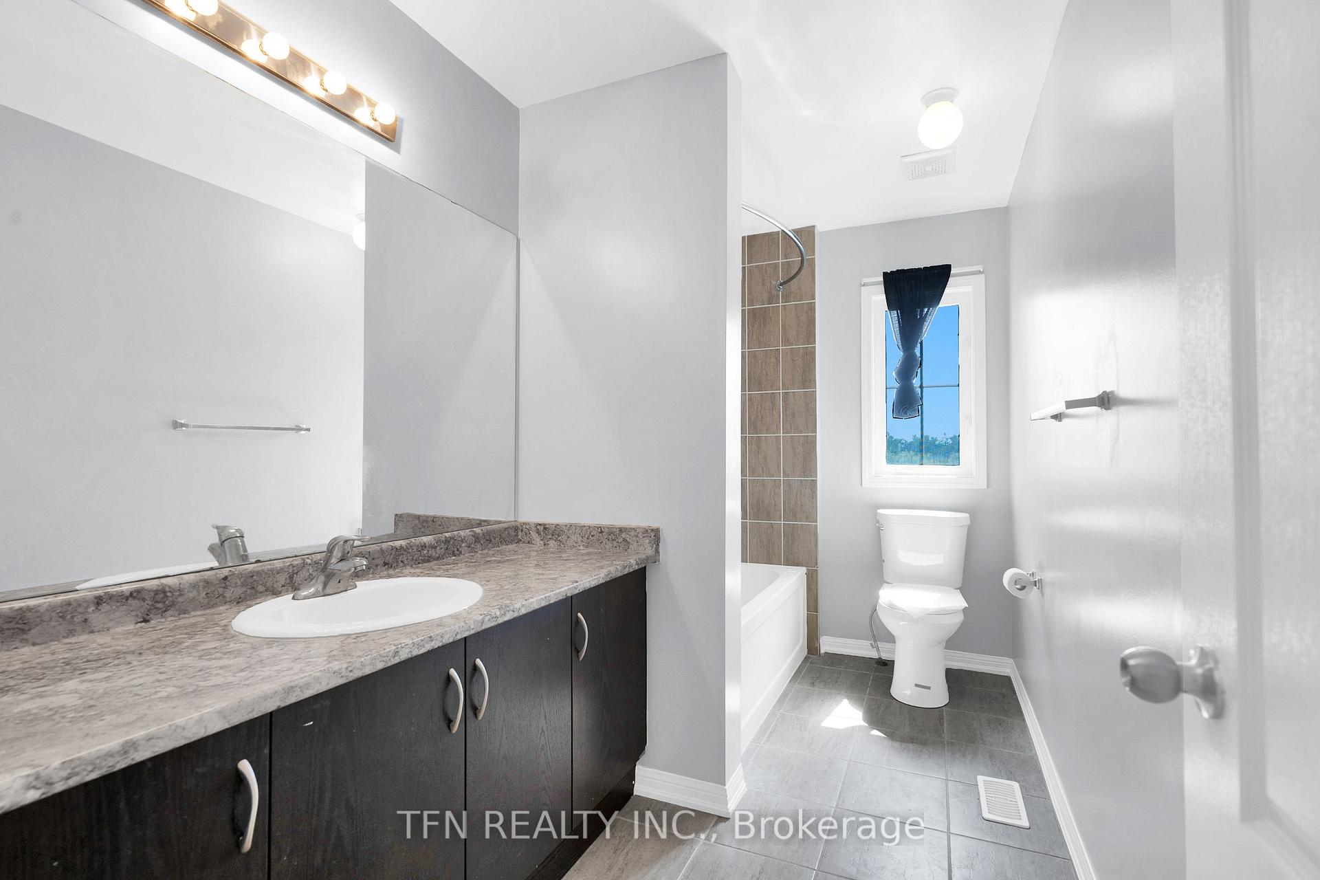 24 Don Hadden Crescent