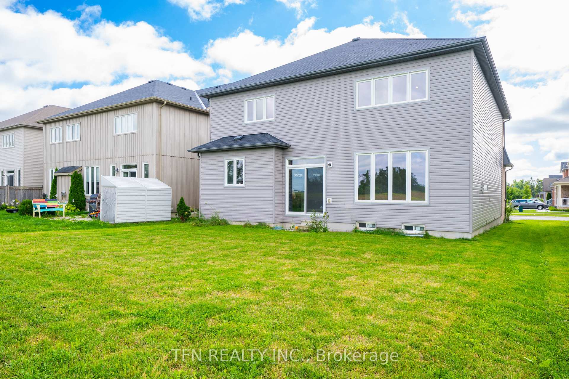 24 Don Hadden Crescent