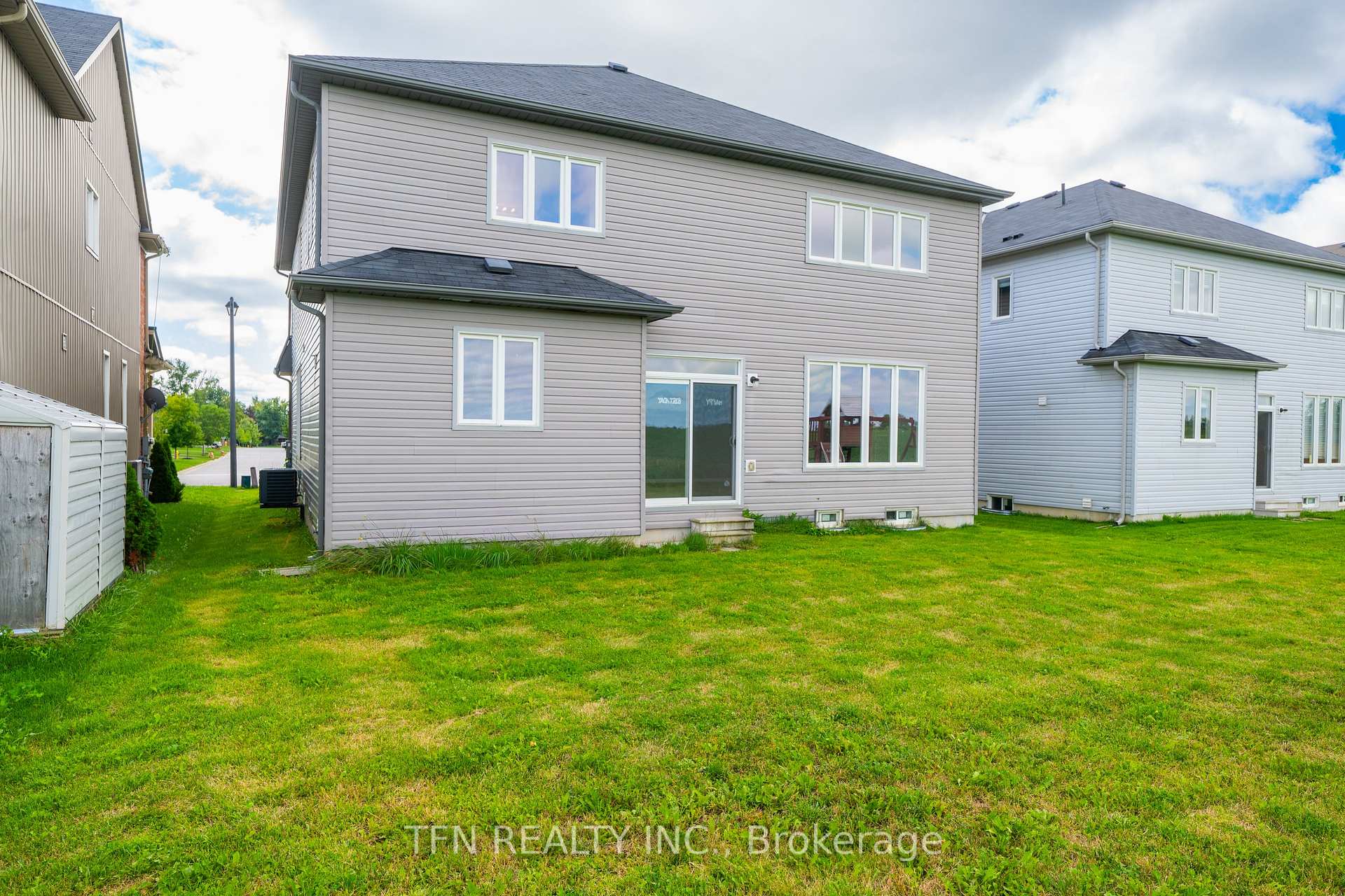 24 Don Hadden Crescent