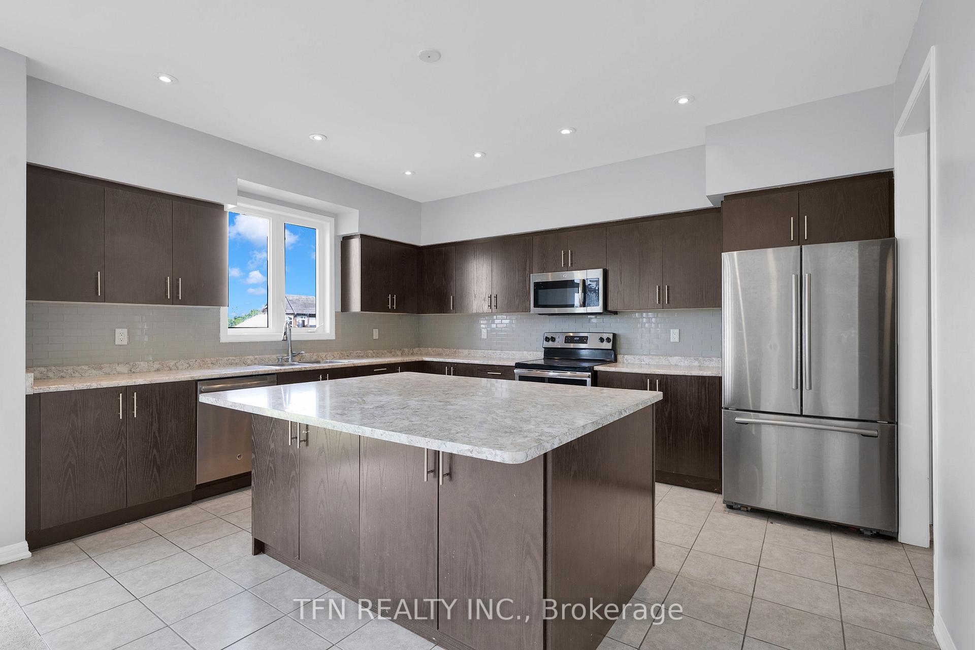 24 Don Hadden Crescent