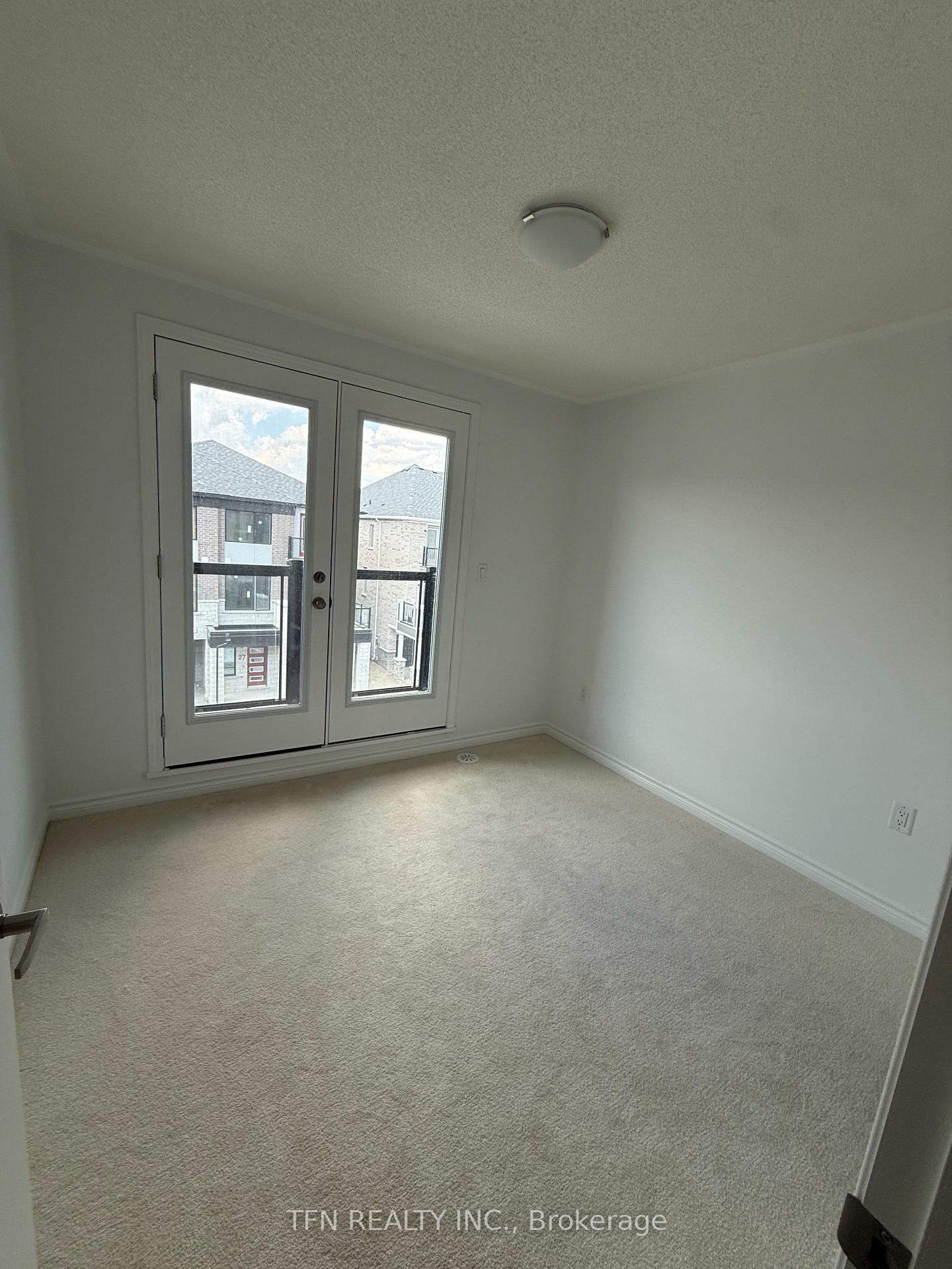 26 Pearen Lane N