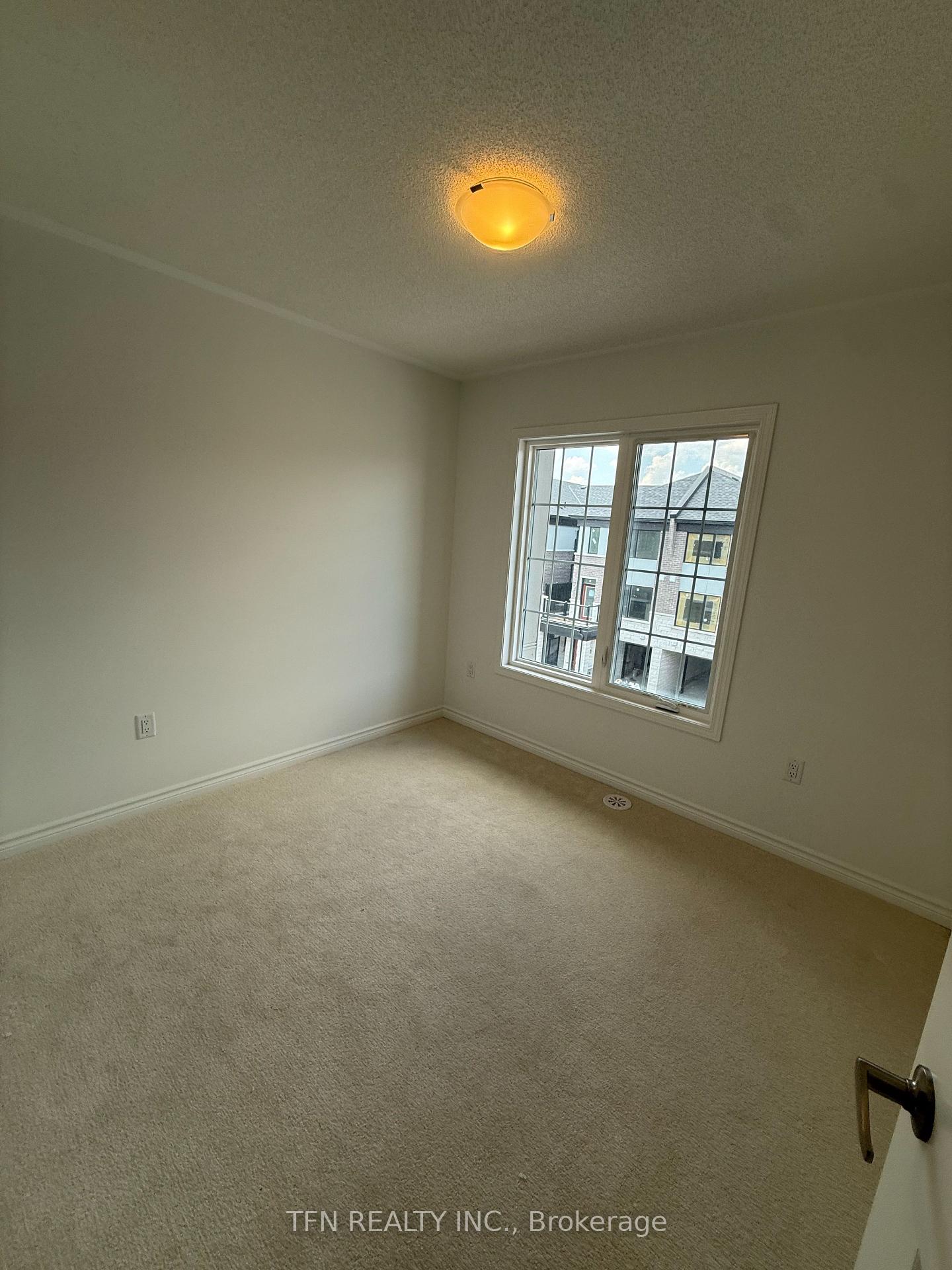 26 Pearen Lane N