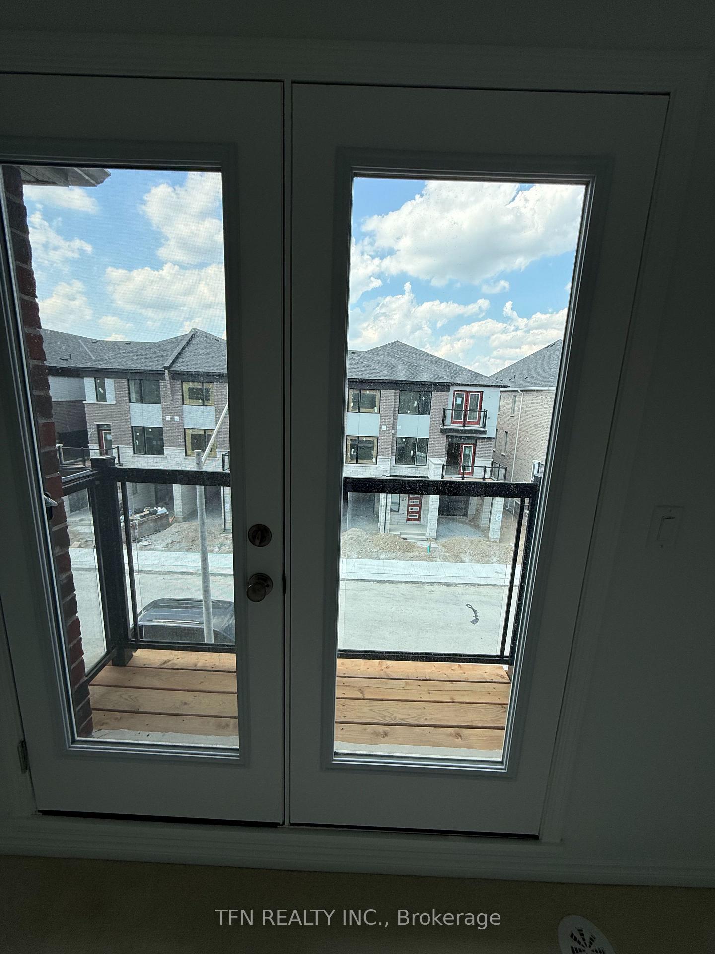 26 Pearen Lane N