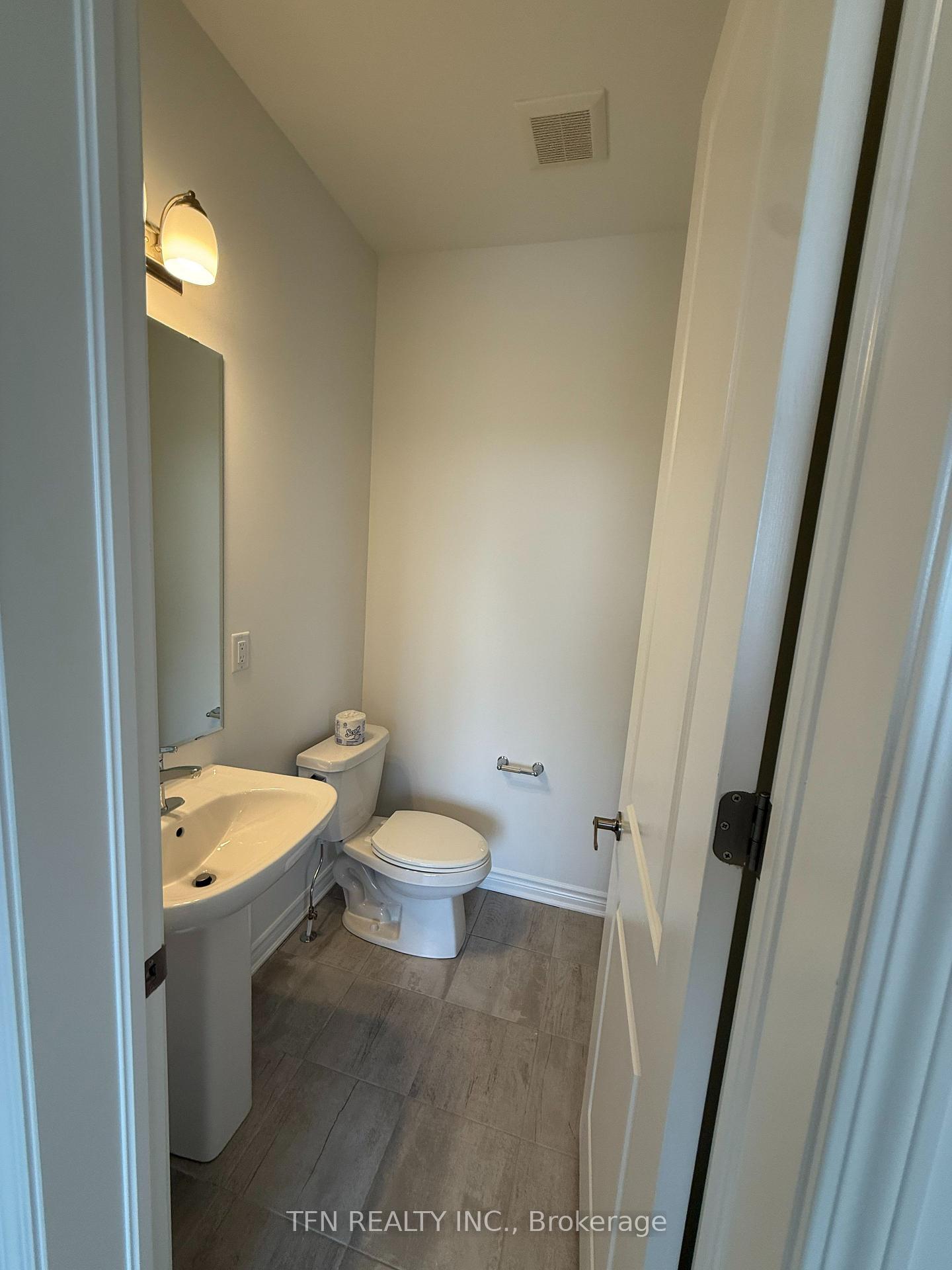 26 Pearen Lane N