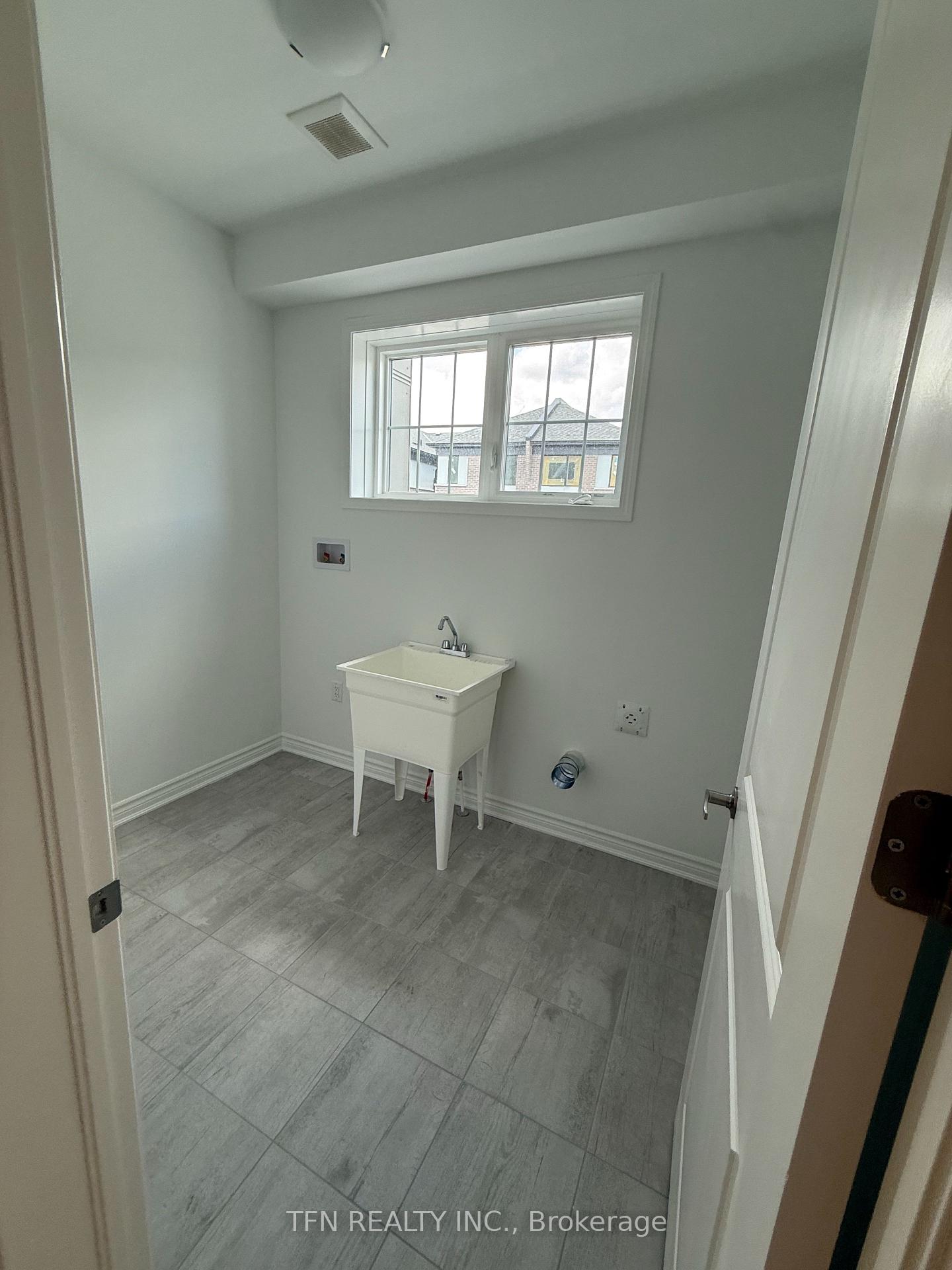 26 Pearen Lane N
