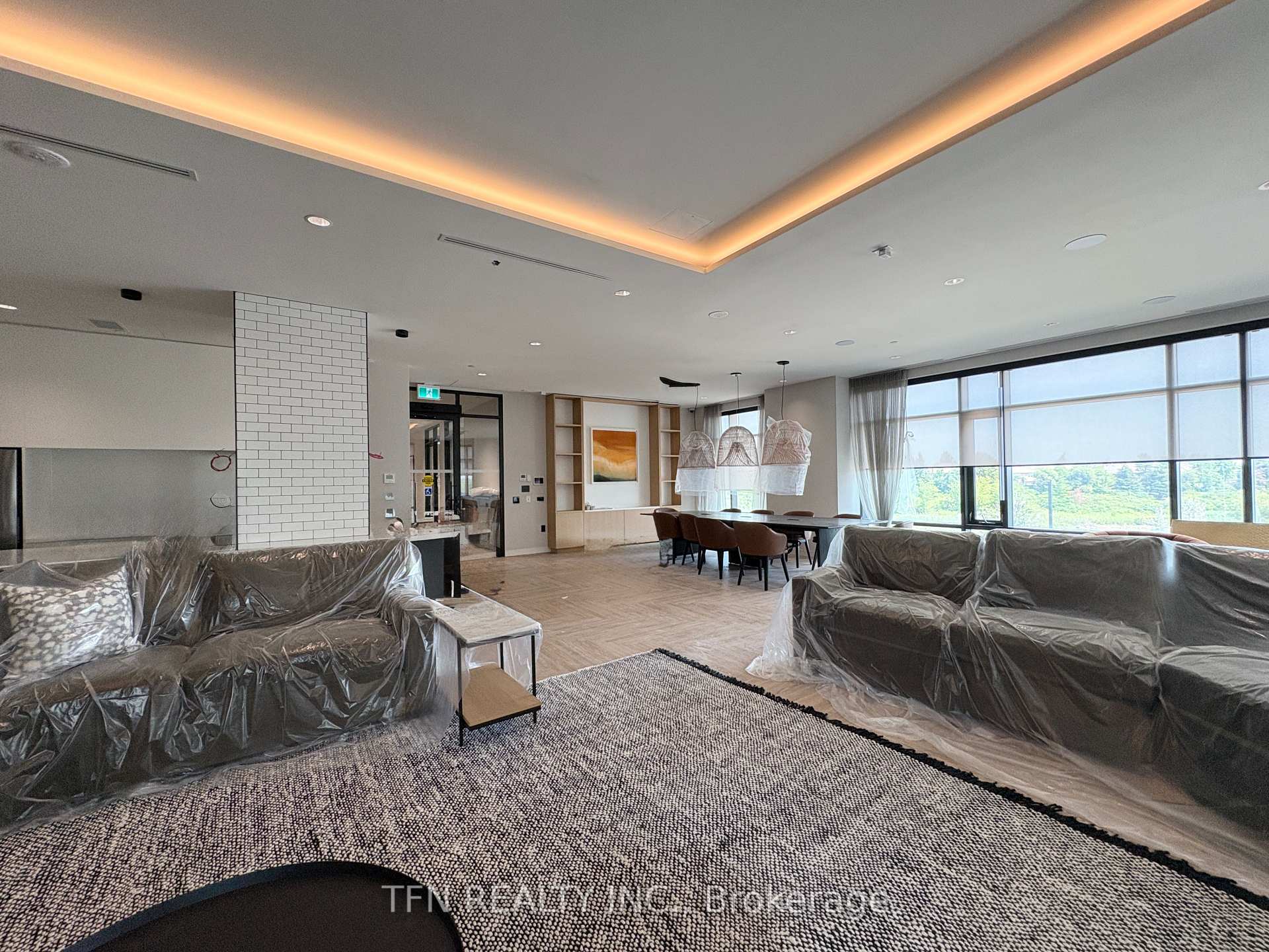 2495 Eglinton Avenue W 1703