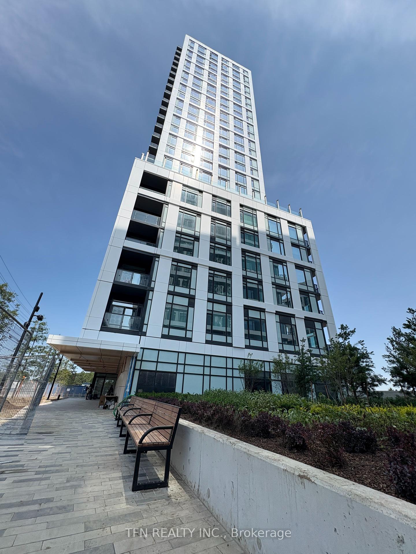 2495 Eglinton Avenue W 1703