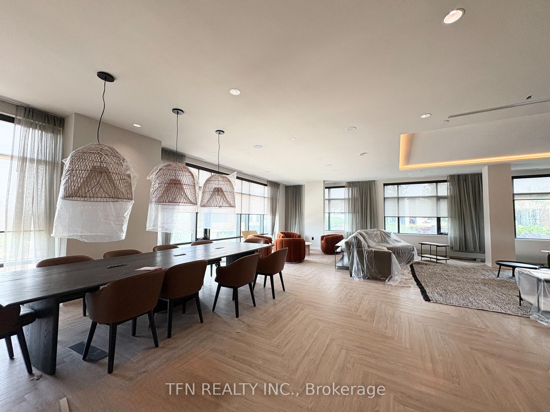 2495 Eglinton Avenue W 1703