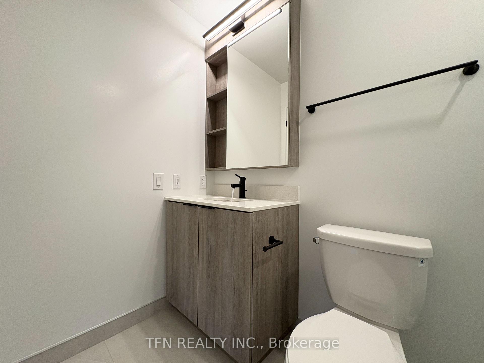 2495 Eglinton Avenue W 1703