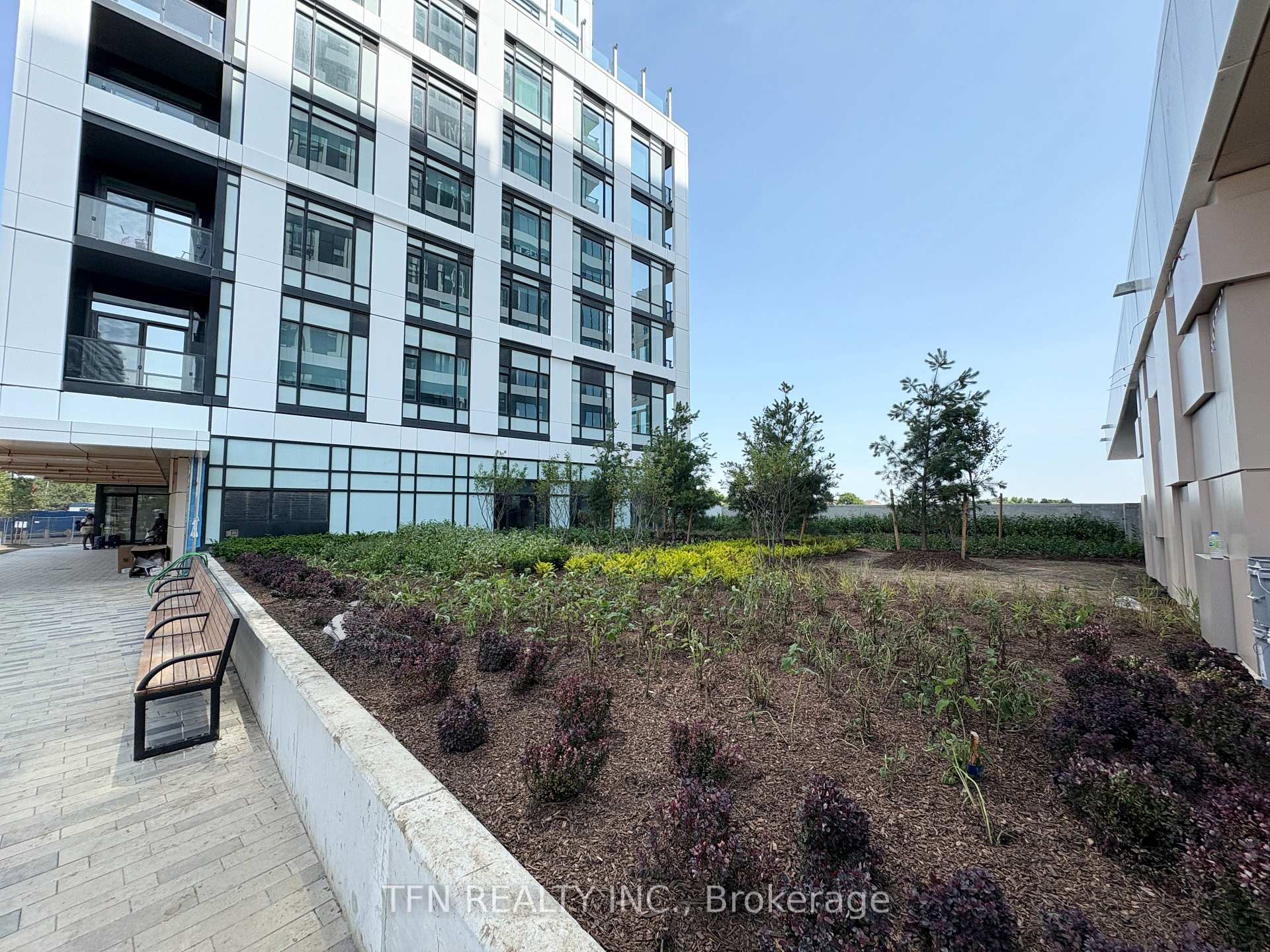 2495 Eglinton Avenue W 1703