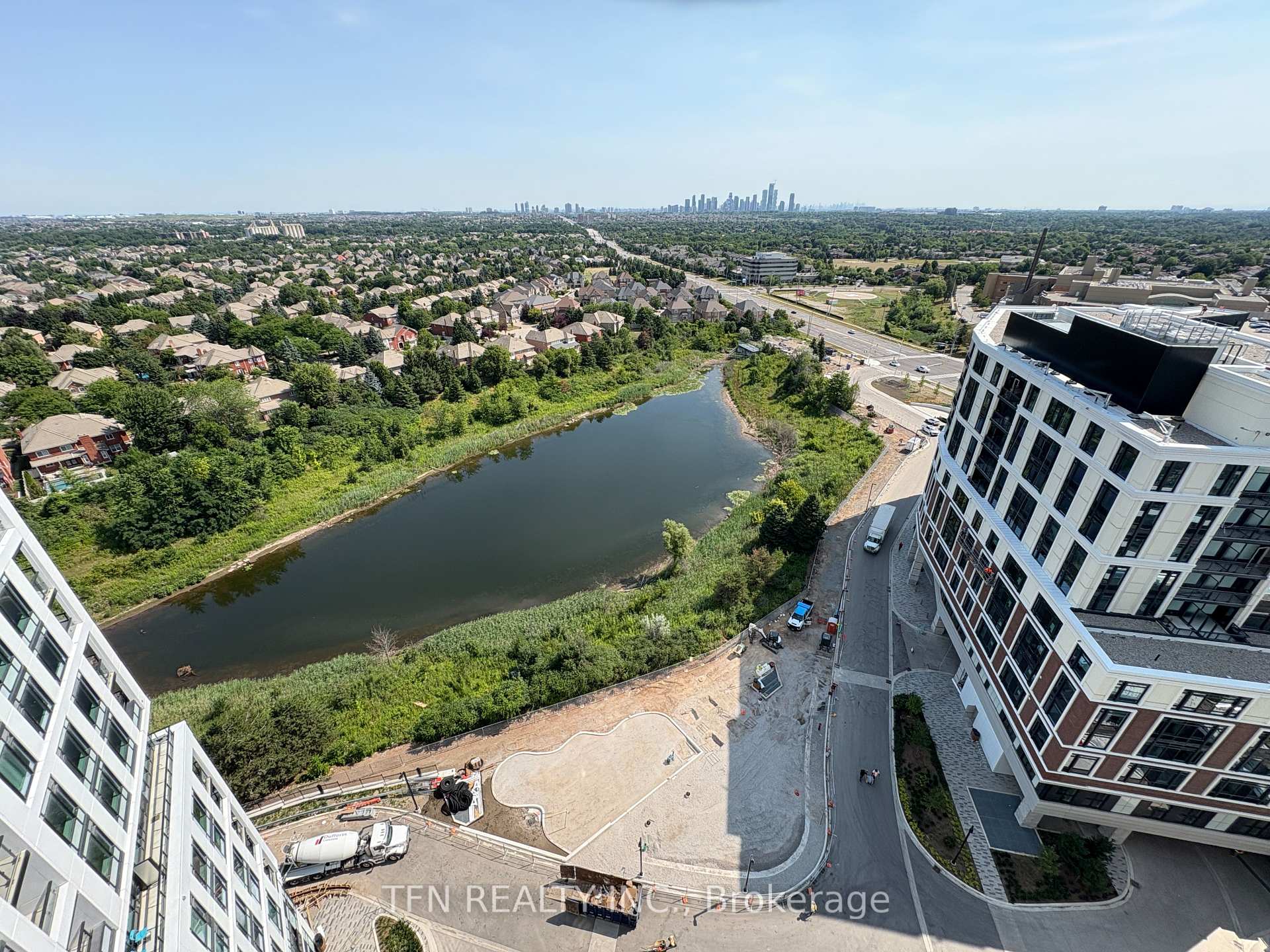 2495 Eglinton Avenue W 1703