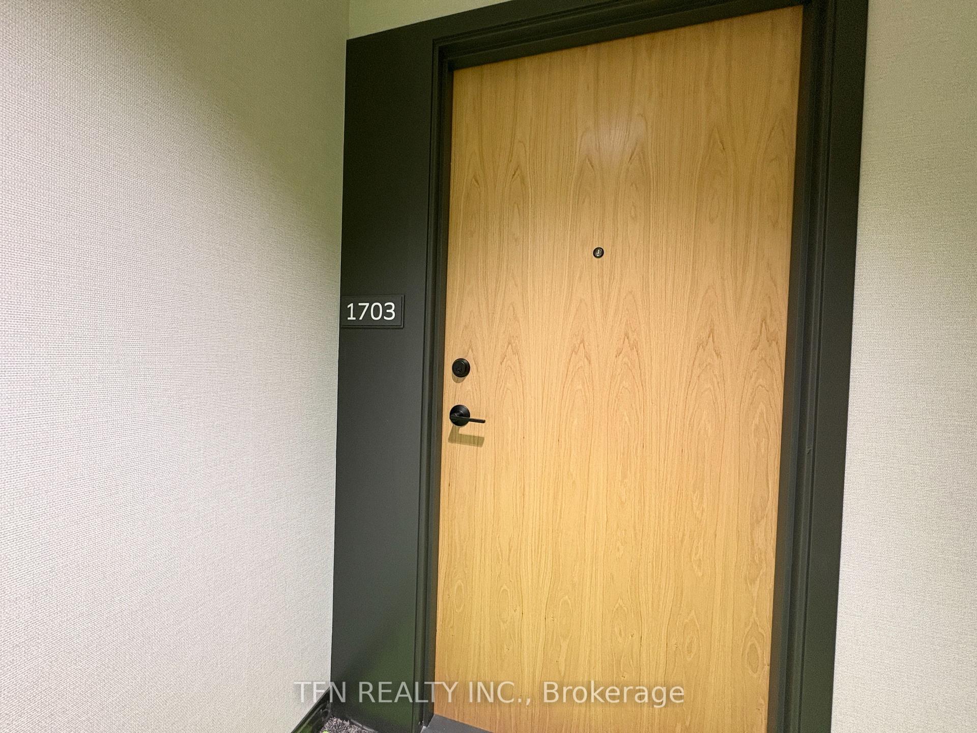 2495 Eglinton Avenue W 1703