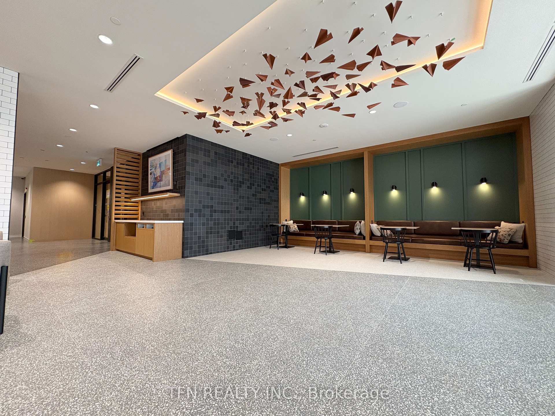 2495 Eglinton Avenue W 1703