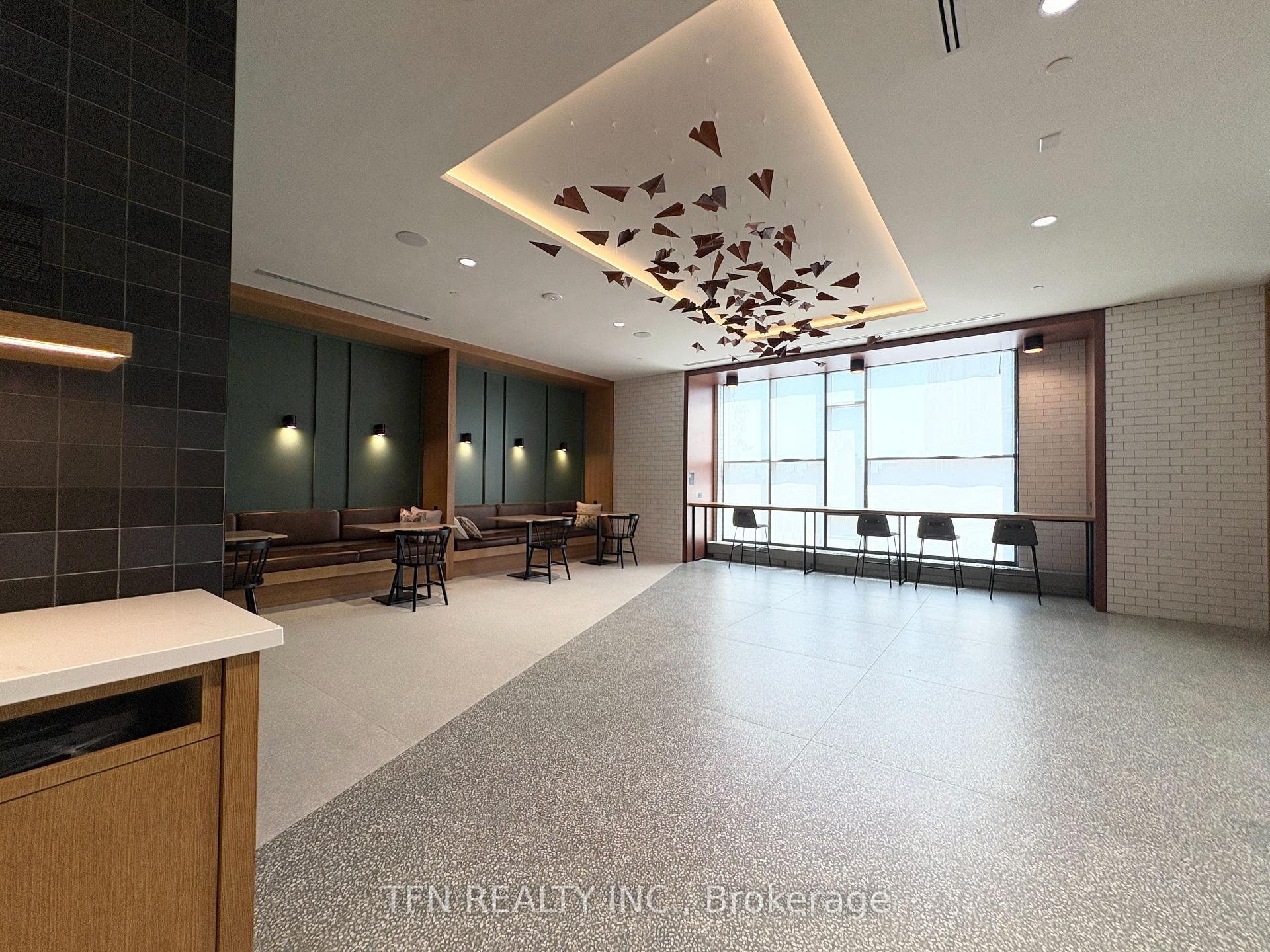 2495 Eglinton Avenue W 1703