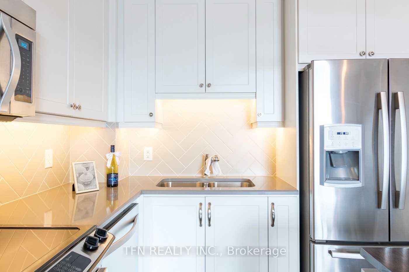 3563 Lake Shore Boulevard W 411