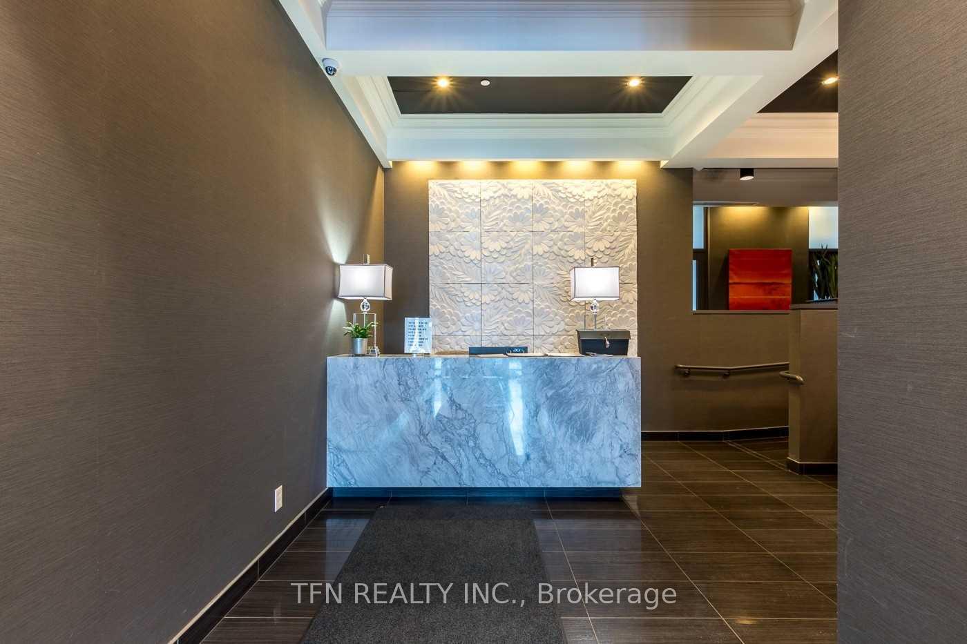 3563 Lake Shore Boulevard W 411