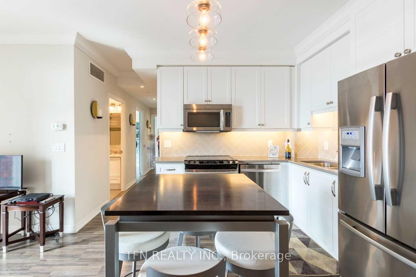 3563 Lake Shore Boulevard W 411